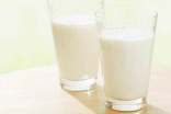 睡前喝牛奶也要有讲究