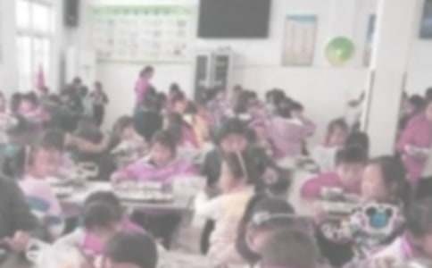 梦见边吃饭边拉大便