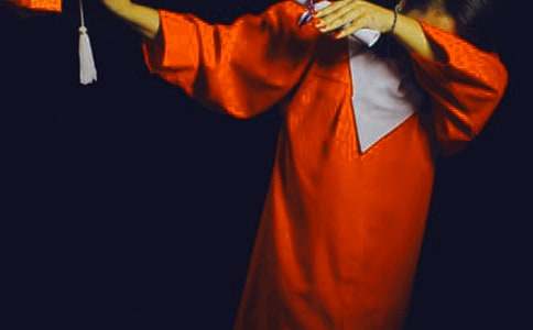 大学生国旗下的讲话主题做一个热爱生活的人