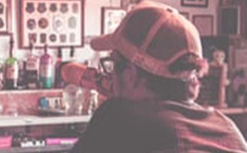 梦见喝酒喝到耳朵里