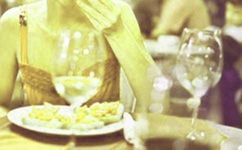 睡前喝一杯红酒好吗 睡前喝一杯红酒会胖吗