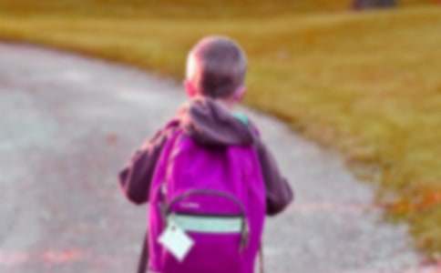 梦见小男孩对我笑