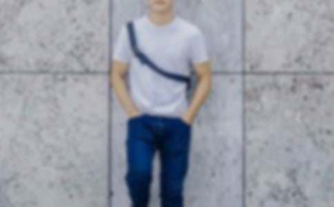 男生感觉到生活很幸福签名