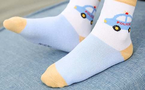 婴儿睡觉要穿袜子吗