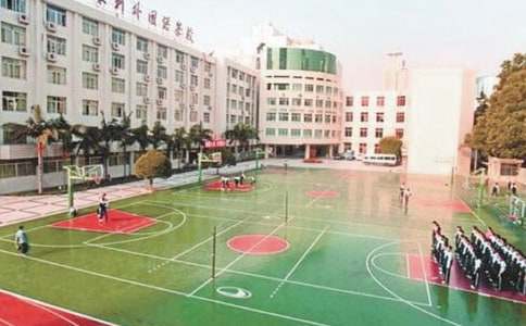 国旗下讲话-践行低碳生活共建节约校园