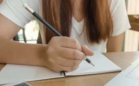 实用的游戏的游的作文（优秀）